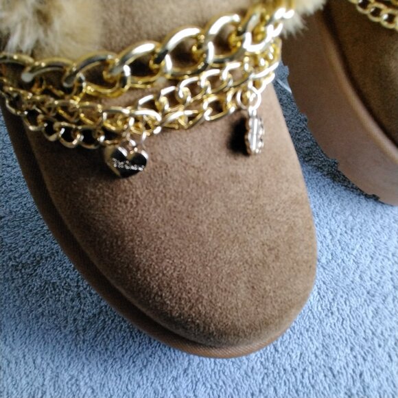 Carlkarida Slippers Faux Fur Slip-On Boots Fluffy W / Gold Chain Accents Size 10 - Picture 4 of 10